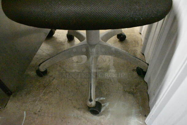 Black Office Chair on Casters.  - Image 2 of 4
