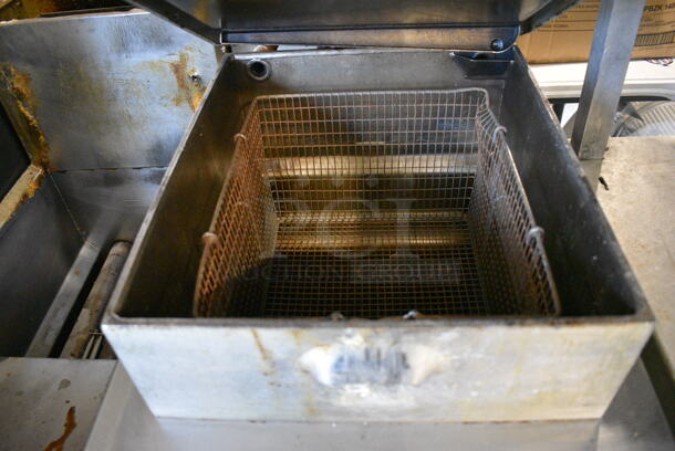 Henny Penny Model 600 Stainless Steel Commercial Floor Style Natural Gas Powered Pressure Fryer on Commercial Casters. 80,000 BTU. 18.5x38x49 - Image 4 of 7
