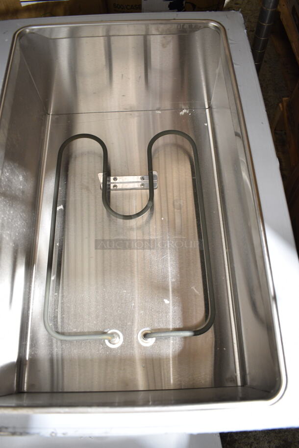 BRAND NEW SCRATCH AND DENT! 2023 ServIt 423EST3WO Stainless Steel Commercial Electric Powered 3 Bay Steam Table. 115 Volts, 1 Phase. Tested and Working! - Image 6 of 9