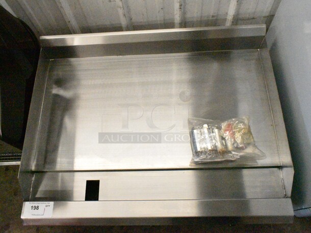 BRAND NEW SCRATCH AND DENT! Avantco 177CAG36MG Stainless Steel 36" Countertop Natural Gas Griddle with Manual Controls. 90,000 BTU. - Image 6 of 7
