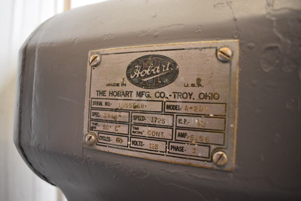 Hobart Model A-200 Metal Commercial Countertop 20 Quart Planetary Dough Mixer w/ Stainless Steel Mixing Bowl, Paddle and Whisk Attachments. 115 Volts, 1 Phase. 14x20x30. Tested and Working! - Image 3 of 7