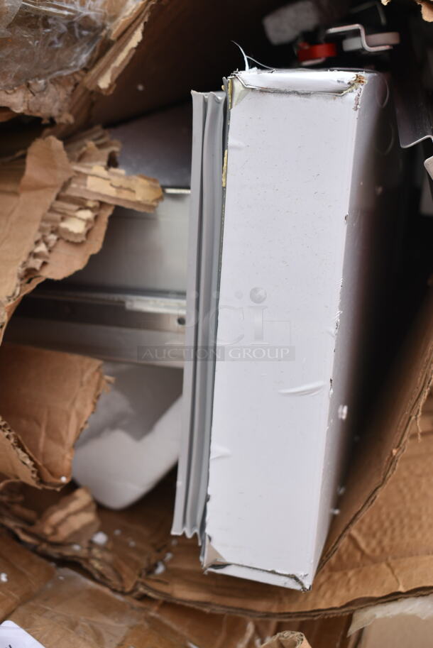 2 BRAND NEW SCRATCH AND DENT! Items; 600FT1248SS 12" x 48" 14-Gauge Stainless Steel Floor Trough with Grate and Avantco 17815292 Drawer Assembly for CBE-52-HC Refrigerated Chef Base. 2 Times Your Bid! May Be Missing Pieces. - Image 5 of 5