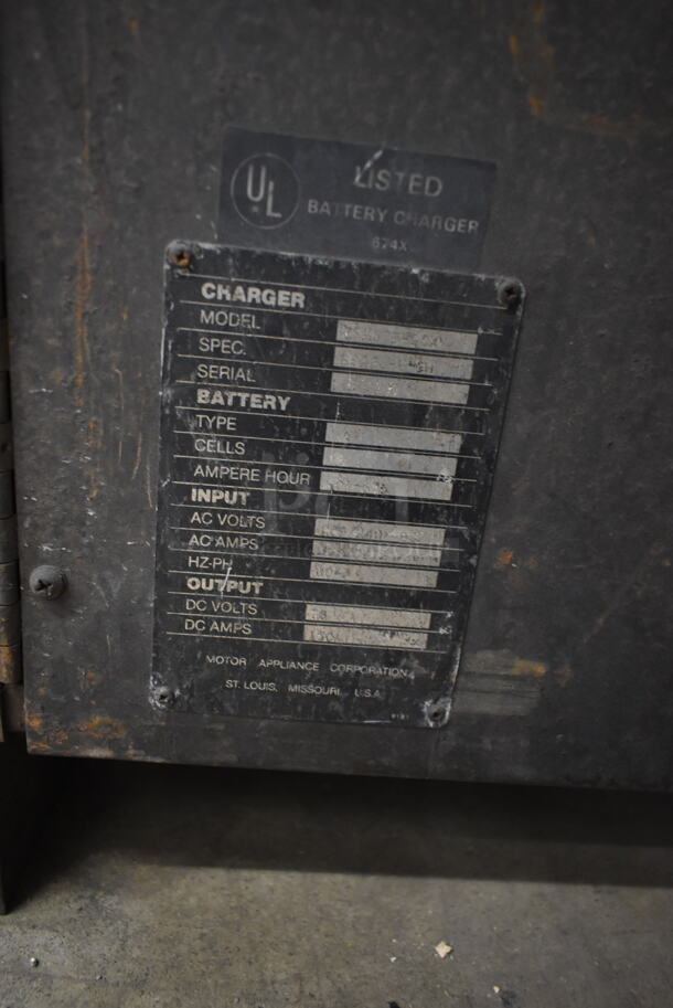 Clark ESMII-25 Metal Industrial 5,000 Pound Capacity Electric Powered Rider Forklift w/ Bulldog Battery Charger. Hours 4,932. Forklift is Tested and Working! - Image 4 of 12