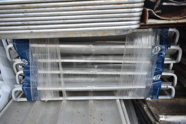 PALLET LOT of Approximately 259 Various Loaf Baking Pans Including 6 Loaf Baking Pans, Full Size Baking Pans. 259 Times Your Bid! - Image 6 of 11