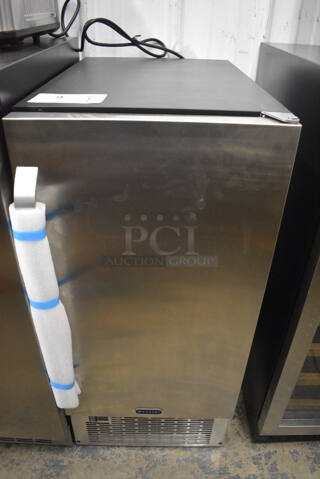 BRAND NEW SCRATCH AND DENT! 2022 Whynter UIM-502SS Stainless Steel Self Contained Ice Maker. 115 Volts, 1 Phase. 14.5x24x32.5 Tested and Working!
