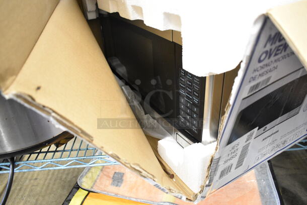 BRAND NEW IN BOX! General Electric GE JES1145SHSS Countertop Microwave Oven.  - Image 3 of 5