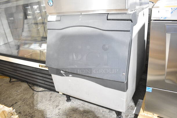 Hoshizaki KML-250MAH Stainless Steel Ice Head on Scotsman B330P Commercial Ice Bin. 115 Volts, 1 Phase.  - Image 6 of 11