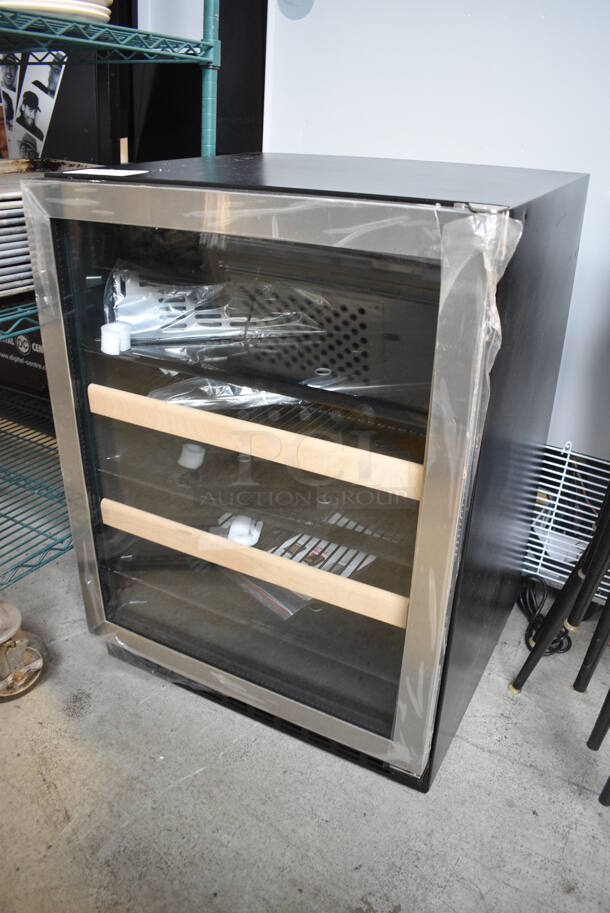 BRAND NEW! Azure Model A124BEV-S Metal Mini Cooler Merchandiser. 115 Volts, 1 Phase. 23.5x22x33.5. Tested and Working! - Image 2 of 7