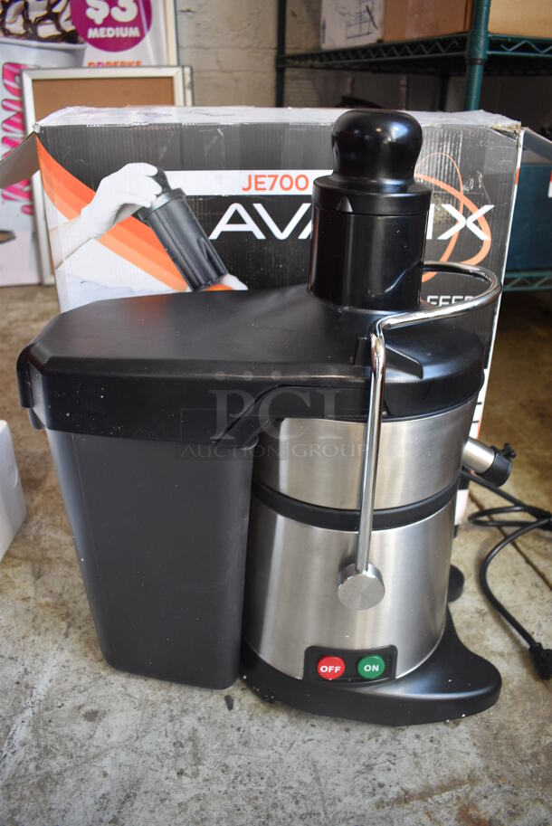 IN ORIGINAL BOX! Avamix Model 928JE700 Stainless Steel Commercial Countertop Juicer. 120 Volts, 1 Phase. 17x9x18. Tested and Working!