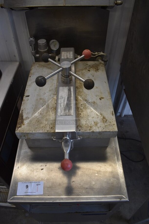Henny Penny Model 600 Stainless Steel Commercial Floor Style  Natural Gas Powered Pressure Fryer on Commercial Casters. 80,000 BTU. 18x38.5x44. - Image 4 of 8