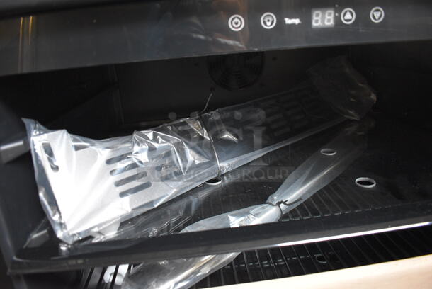 BRAND NEW! Azure Model A124BEV-S Metal Mini Cooler Merchandiser. 115 Volts, 1 Phase. 23.5x22x33.5. Tested and Working! - Image 4 of 7
