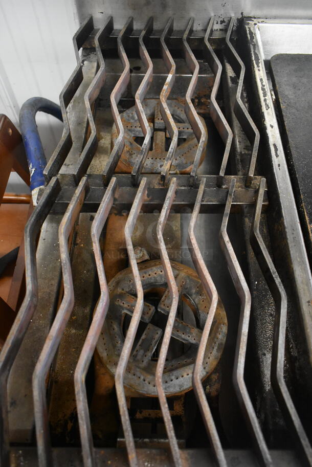 Jade Range JTRH-2-24IP Commercial Stainless Steel Heavy Duty Natural Gas Powered Range With Fry Top, Hot Top, Broiler, 2 Overshelves, And Box Of Additional Parts On Commercial Casters. - Image 4 of 8