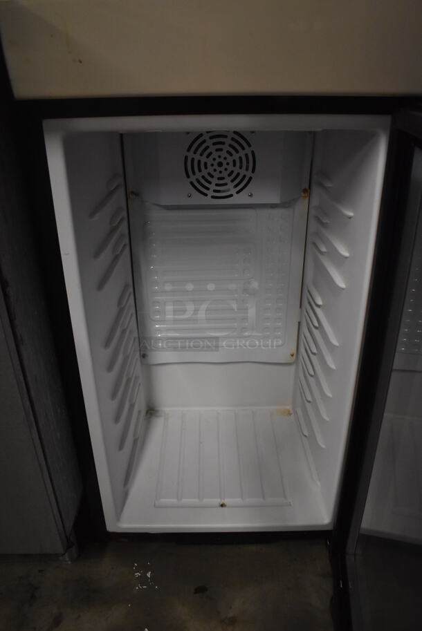 Avantco 360SC80 Metal Mini Cooler Merchandiser. 110-120 Volts, 1 Phase. 18.5x17.5x36. Tested and Working! - Image 4 of 5