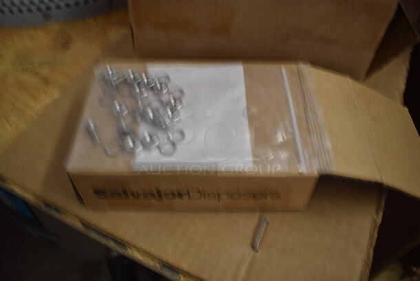 BRAND NEW! Salvajor S914 Stainless Steel Commercial Floor Style Food Waste Disposal Scrap Collector. 115/208-230 Volts, 1/3 Phase. Tested and Working! - Image 9 of 11