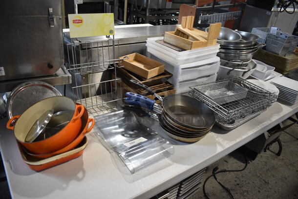 ALL ONE MONEY! Tabletop Lot of Various Items Including Plates, Metal Baskets and Bowls! - Image 6 of 7