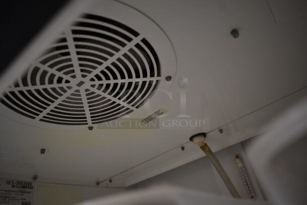 True GDM-26 Metal Commercial Single Door Reach In Cooler Merchandiser w/ Poly Coated Racks and Drink Sliders. 115 Volts, 1 Phase. Tested and Working! - Image 6 of 7