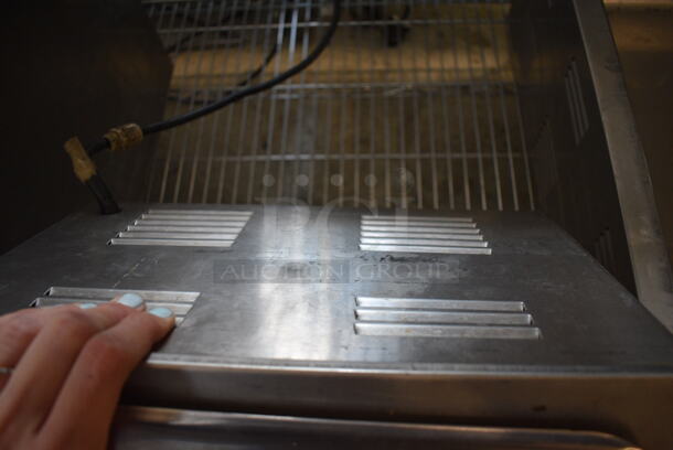 Stainless Steel Commercial Countertop Food Warmer w/ Adaptor Plate. 120 Volts, 1 Phase. 14.5x22.5x8.5. Tested and Does Not Power On - Image 4 of 4