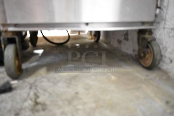 Alto Shaam 1000-TH/II Stainless Steel Commercial Electric Powered 2 Half Size Door Reach In Cook N Hold Oven on Commercial Casters. 208-240 Volts, 1 Phase. - Image 3 of 6
