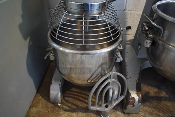 General GEM120 Metal Commercial Floor Style 20 Quart Planetary Dough Mixer w/ Stainless Steel Mixing Bowl, Bowl Guard and Paddle Attachments. 110 Volts, 1 Phase.  Tested and Working! - Image 4 of 7