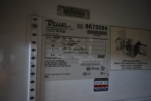 2015 True GDM-45-LD Metal Commercial 2 Door Reach In Cooler Merchandiser w/ Poly Coated Racks. 115 Volts, 1 Phase. Tested and Working! - Image 7 of 7