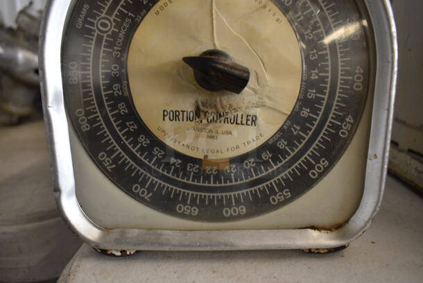 Model A12 Metal 32 Ounce Capacity Scale. 7x7x9 - Image 4 of 5