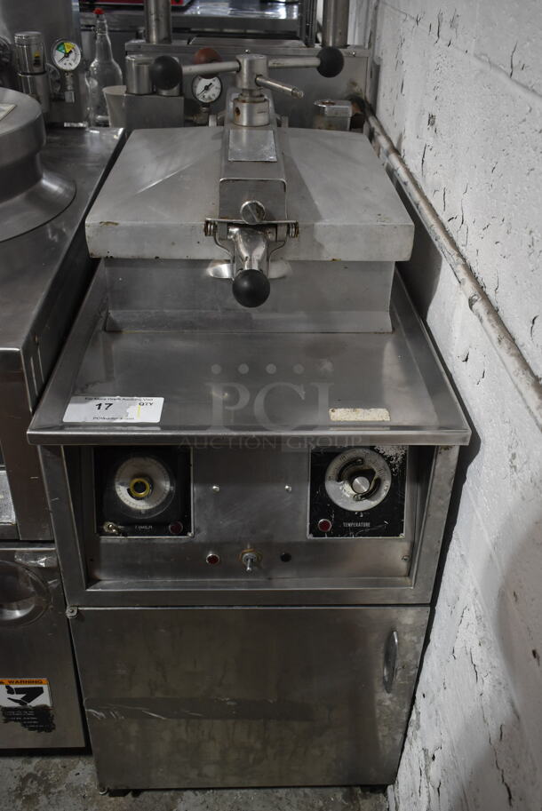 Henny Penny 600 Stainless Steel Commercial Floor Style Natural Gas Powered Pressure Fryer. 80,000 BTU. 