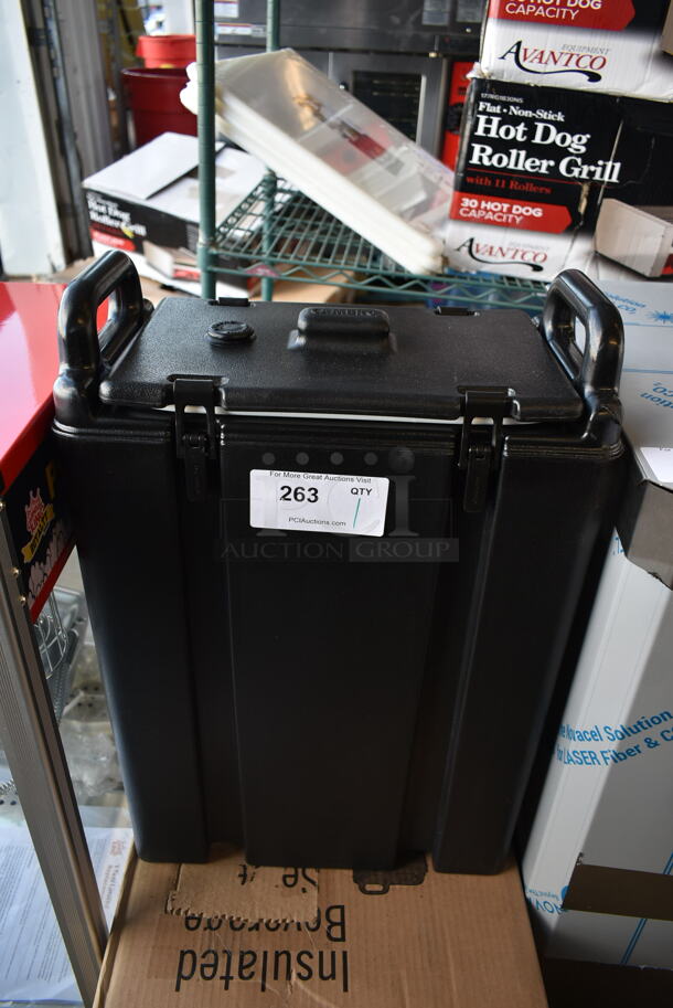 BRAND NEW SCRATCH AND DENT! Cambro 500LCD Camtainers 4.75 Gallon Black Insulated Beverage Dispenser.  - Image 2 of 6
