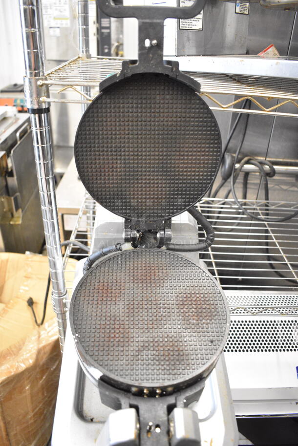 Waring WWCM200 Metal Countertop Waffle Cone Maker. 120 Volts, 1 Phase. Tested and Working! - Image 4 of 6