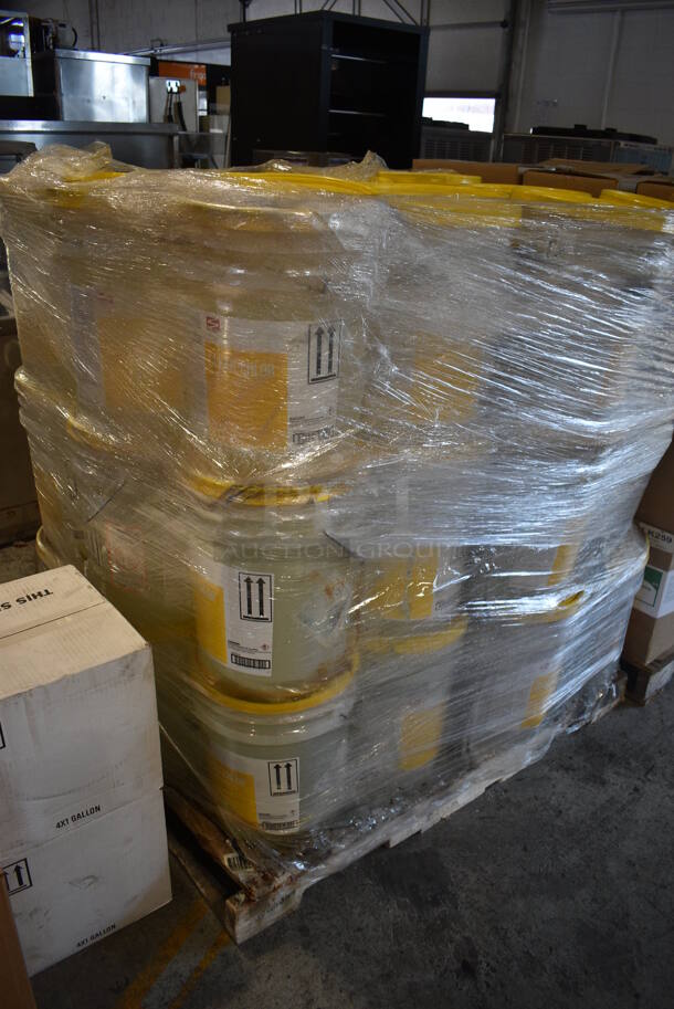 PALLET LOT of 36 Buckets of Swisher Clear Chlor Chlorinated Destainer. 12x12x16. 36 Times Your Bid! - Image 4 of 5