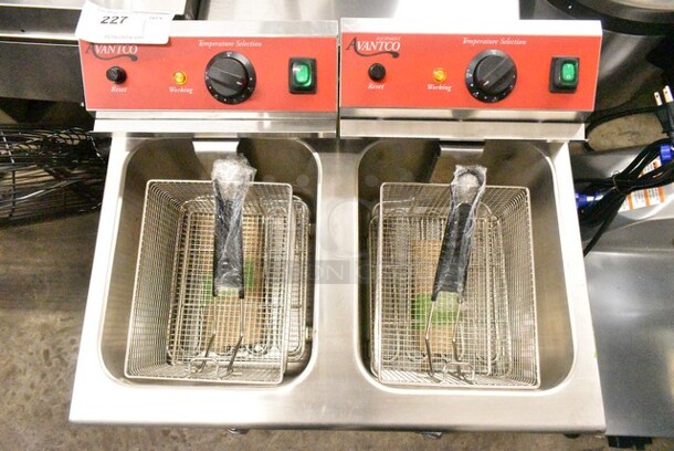 BRAND NEW SCRATCH AND DENT! 2024 Avantco 177F202 Stainless Steel Commercial Countertop Electric Powered 2 Bay Fryer w/ Lids and Metal Fry Baskets. 208-240 Volts, 1 Phase. - Image 7 of 11