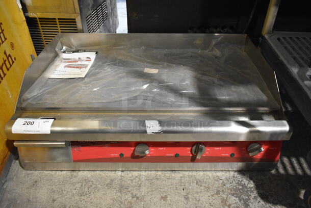 BRAND NEW SCRATCH AND DENT! Avantco 177EG30N Stainless Steel Commercial Countertop Electric Powered Flat Top Griddle w/ Thermostatic Controls. 208/240 Volts, 1 Phase. - Image 1 of 5