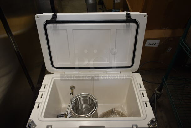LIKE NEW! CaterGator JB45WH White 1 Faucet 47 Qt. Insulated Jockey Box with 69 ft. Coil - Image 11 of 12