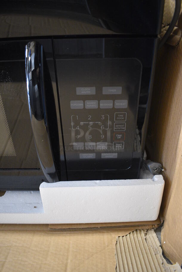 BRAND NEW IN BOX! Criterion CMH16M1B Metal Microwave Oven w/ Plate. 120 Volts, 1 Phase. 31x19x19 - Image 3 of 8