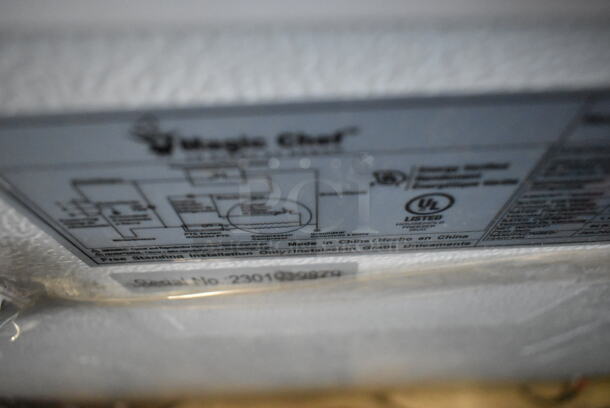 Magic Chef HMCF5W4 Metal Commercial Freezer w/ Hinge Lid. 115 Volts, 1 Phase. Tested and Working! - Image 5 of 6