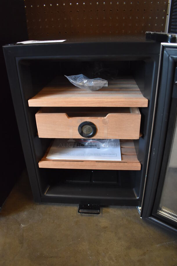 BRAND NEW SCRATCH AND DENT! Whynter CHC-123DS Stainless Steel Single Door Cigar Humidor Merchandiser. 110-120 Volts, 1 Phase. Tested and Working! - Image 5 of 7