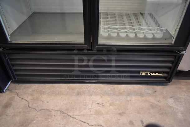 True GDM-49 Metal Commercial 2 Door Reach In Cooler Merchandiser w/ Poly Coated Racks. 115 Volts, 1 Phase. Tested and Working! - Image 4 of 8
