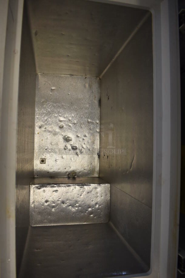 GE FCM7SUBWW Metal Commercial Chest Freezer. 115 Volts, 1 Phase. 37x23x33. Tested and Working! - Image 5 of 8