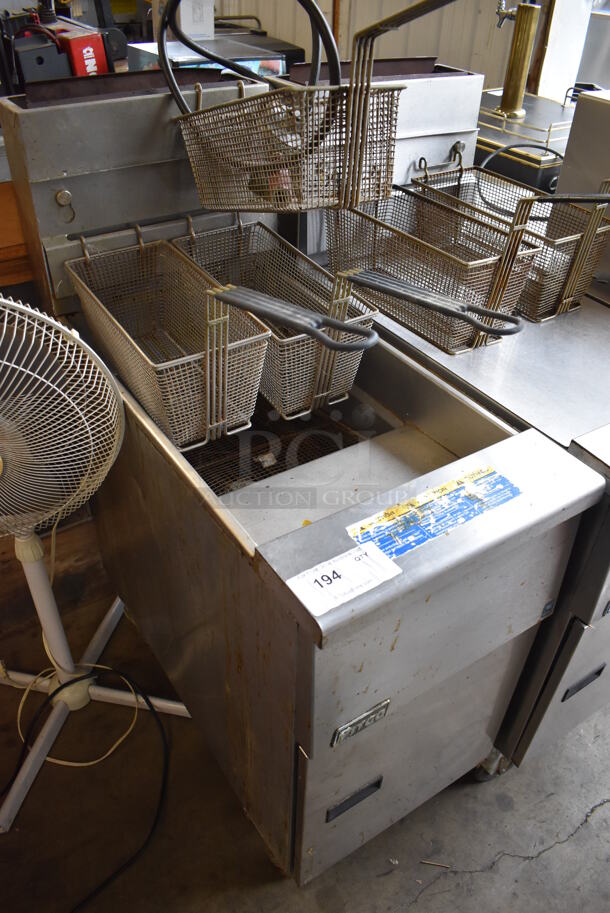 Pitco Frialator SG14RS Stainless Steel Commercial Floor Style Propane Gas Powered Deep Fat Fryer on Commercial Casters w/ 3 Metal Fry Baskets and Metal Lid. 122,000 BTU. 16x35x47 - Image 4 of 7