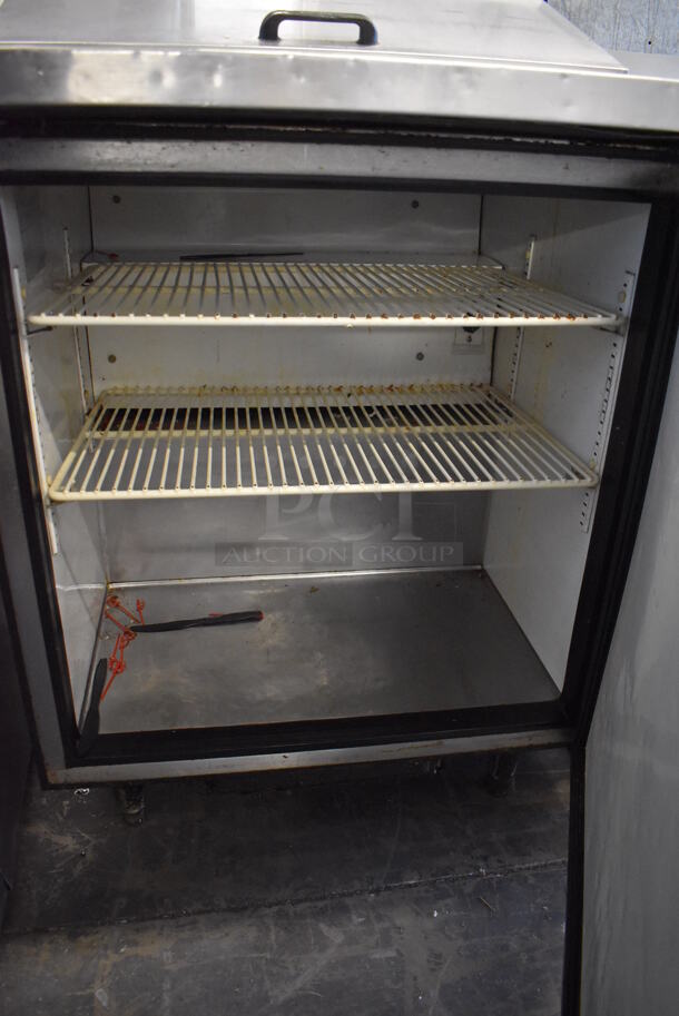 True TSSU-27-8 Stainless Steel Commercial Sandwich Salad Prep Table Bain Marie Mega Top. 115 Volts, 1 Phase. 27.5x30x44. Tested and Powers On But Does Not Get Cold - Image 6 of 7