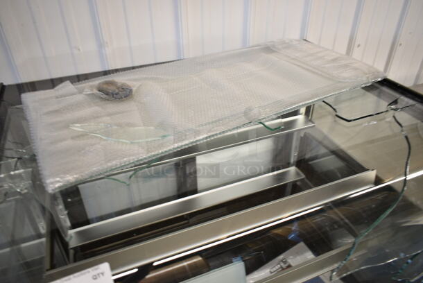 BRAND NEW SCRATCH AND DENT! Avantco Metal Commercial Floor Style Deli Display Case Merchandiser. See Pictures for Broken Glass. Tested and Working! - Image 5 of 5