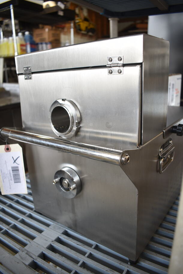 BRAND NEW SCRATCH AND DENT! Backyard Pro Butcher Series BMSTM 18 1/2" x 11 3/8" x 13 3/8" Manual Sausage Tying Machine - Image 5 of 8