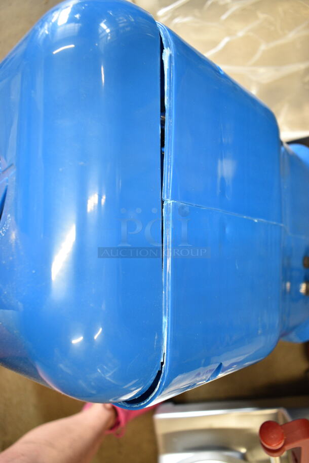 BRAND NEW SCRATCH AND DENT! 2023 Carnival King 382IBS250 Metal Block Ice Shaver. 120 Volts, 1 Phase.  Tested and Working! - Image 8 of 9