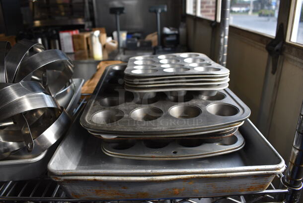 ALL ONE MONEY! Tier Lot of Various Metal Items Including Muffin Baking Pans, Stock Pot - Image 5 of 7
