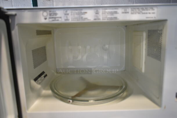 General Electric GE JES1039WJ02 Metal Countertop Microwave Oven. 120 Volts, 1 Phase.  - Image 4 of 5