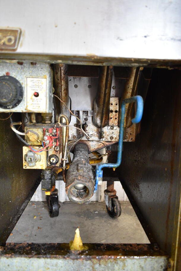 Pitco Frialator SG14 Stainless Steel Commercial Floor Style Natural Gas Powered Deep Fat Fryer w/ 2 Metal Fry Baskets on Commercial Casters. 110,000 BTU.  - Image 5 of 6