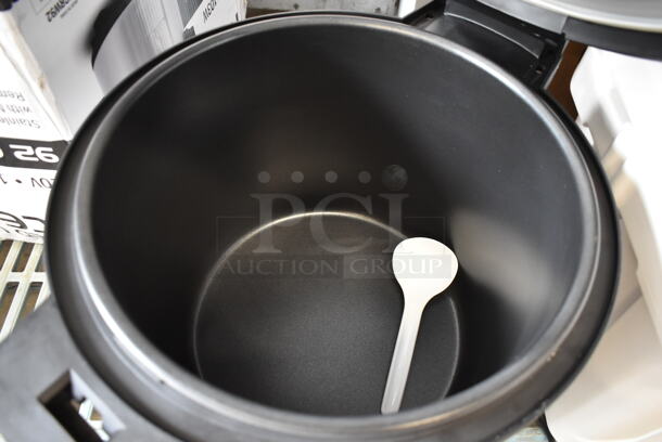 BRAND NEW SCRATCH AND DENT! 2022 Galaxy 177GRW92 Stainless Steel Commercial Countertop Sealed Lid Rice Warmer. 92 Cups. 120 Volts, 1 Phase. Tested and Working! - Image 4 of 6