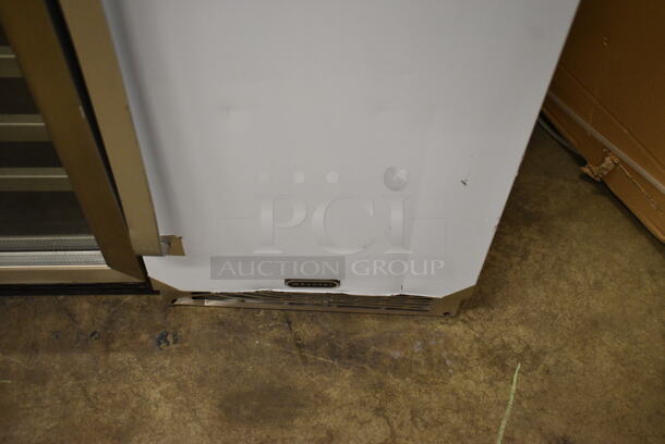 BRAND NEW SCRATCH AND DENT! Whynter BOR-326FS Stainless Steel Mini Single Door Outdoor Cooler. 3.2 cu. ft. 115 Volts, 1 Phase. Tested and Working! - Image 3 of 6
