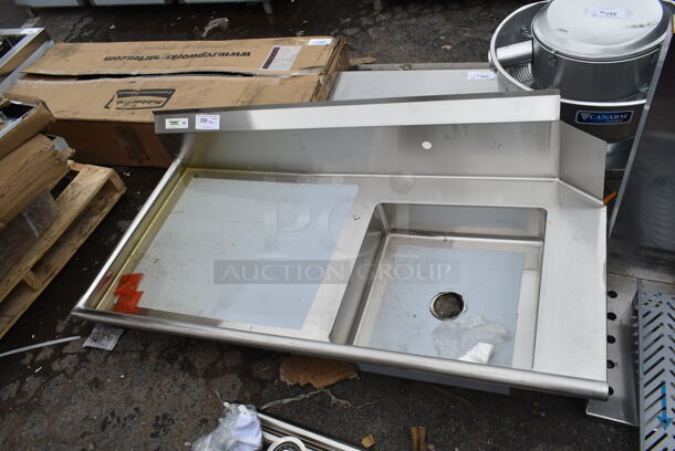 BRAND NEW SCRATCH AND DENT! Regency 600DDT60L 16 Gauge 5' Soiled / Dirty Dish Table - Left Drainboard - Image 3 of 8