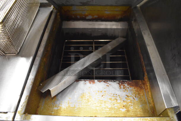 2018 Avantco Model FF400-P Stainless Steel Commercial Floor Style Propane Gas Powered Deep Fat Fryer w/ 2 Metal Fry Baskets and Side Splash Guard. 120,000 BTU. 15.5x30.5x50 - Image 5 of 7