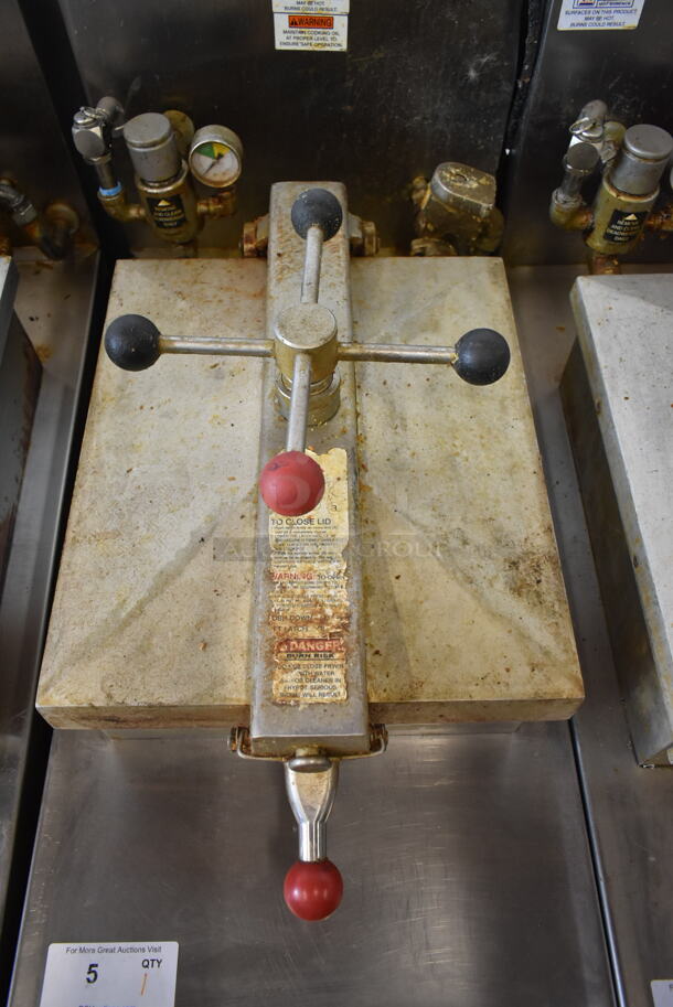 Henny Penny 600 Stainless Steel Commercial Floor Style Natural Gas Powered Pressure Fryer w/ Metal Fry Basket on Commercial Casters. 80,000 BTU. - Image 2 of 7